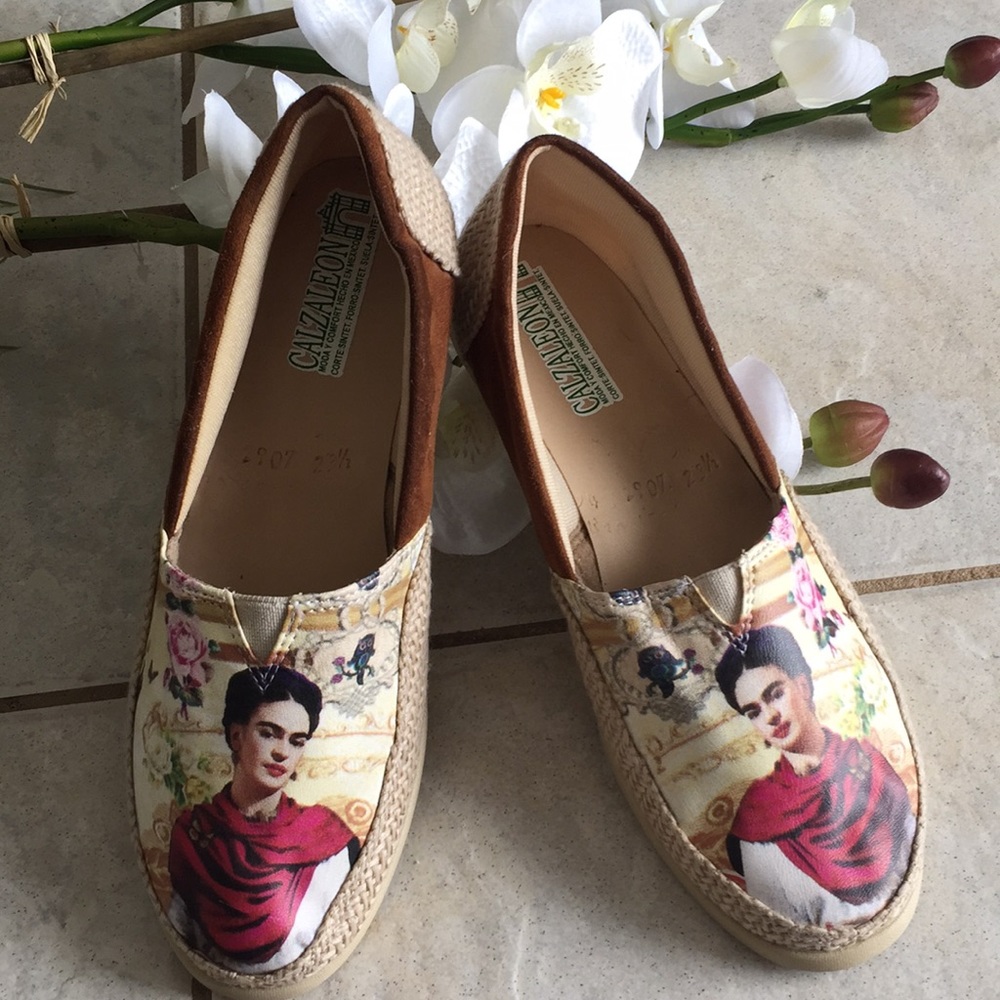 Frida slip ons size 23 1/2(Mexico sizing) 🖤